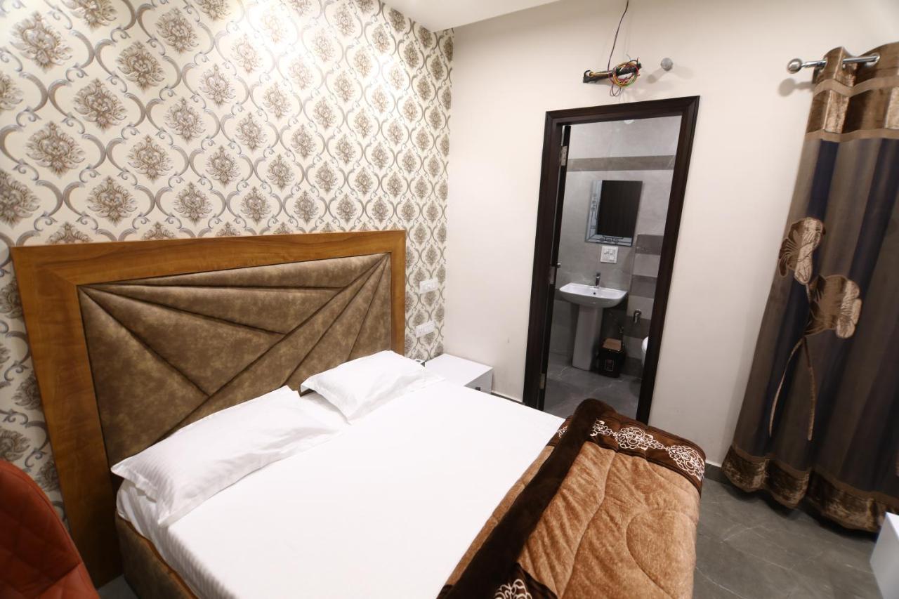 Ovel Hotel Ludhiana Eksteriør billede