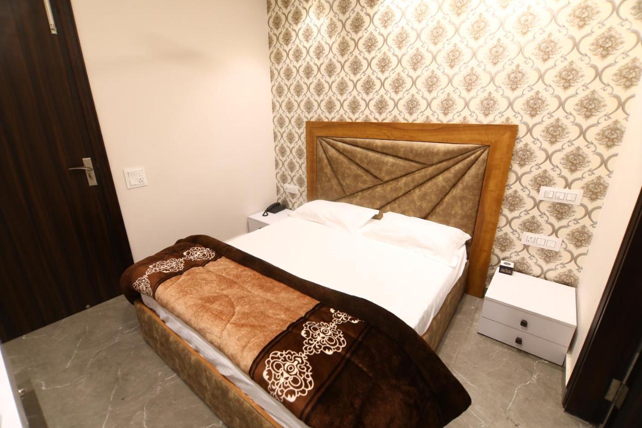 Ovel Hotel Ludhiana Eksteriør billede